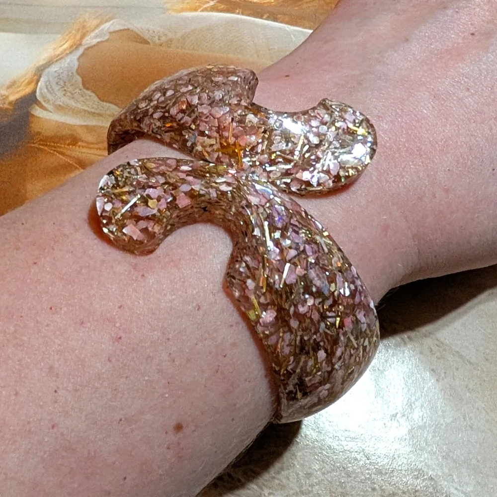 Vintage PINK Confetti Lucite Clamper Bangle Bracelet 1960s MOD ✌️ - Picture 6 of 6
